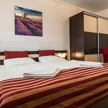 Apartman Mirka - Hotel Luka เบเชนยอวา ภายนอก รูปภาพ