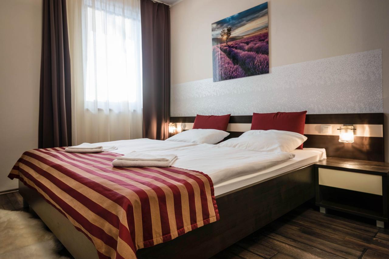 Apartman Mirka - Hotel Luka เบเชนยอวา ภายนอก รูปภาพ