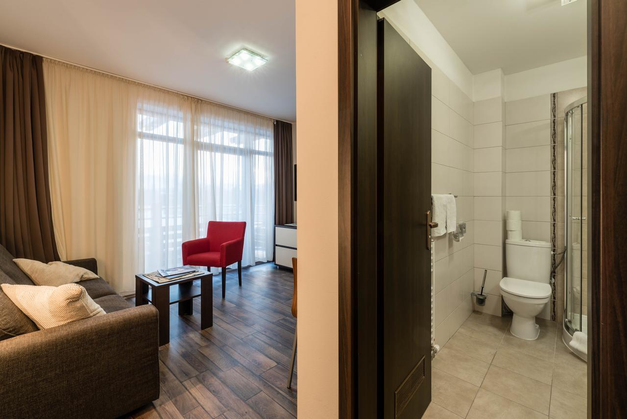 Apartman Mirka - Hotel Luka เบเชนยอวา ภายนอก รูปภาพ