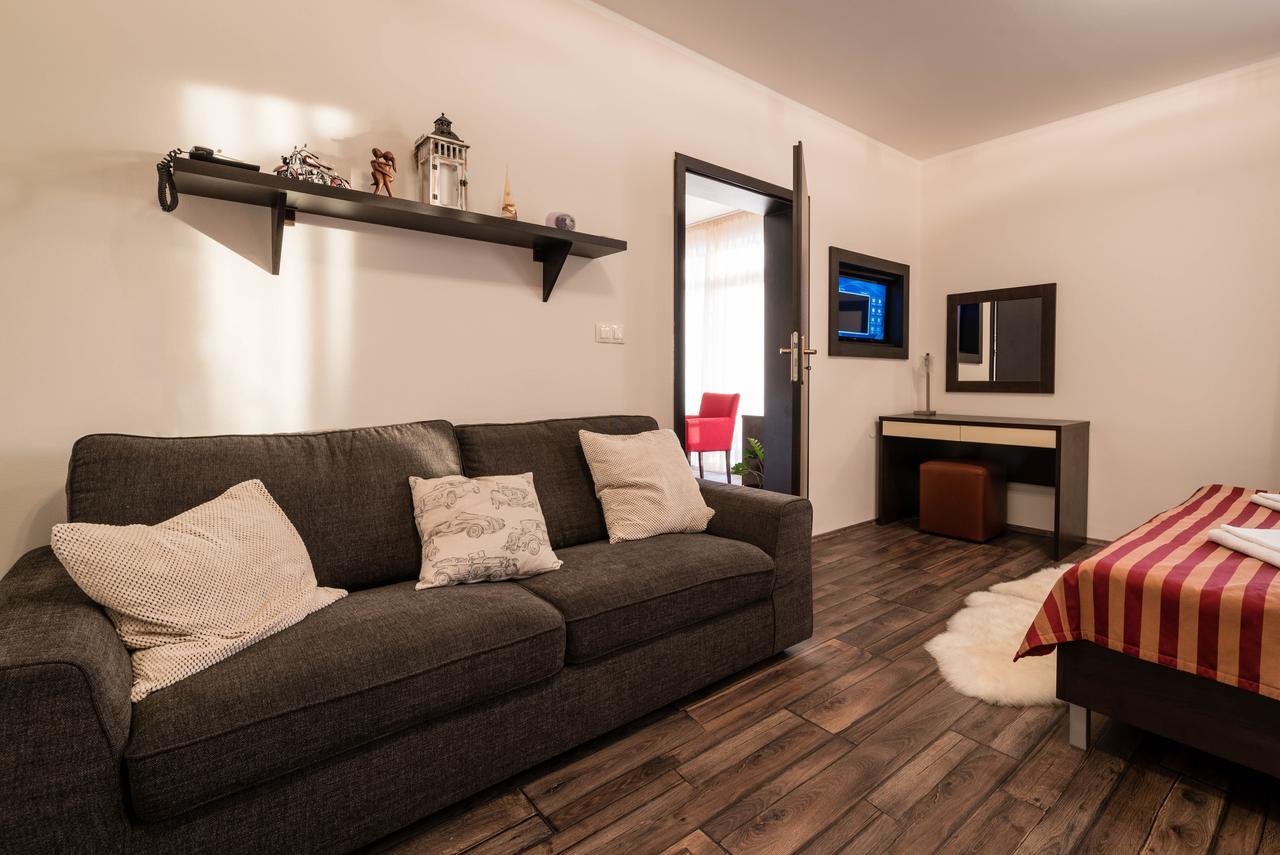 Apartman Mirka - Hotel Luka เบเชนยอวา ภายนอก รูปภาพ