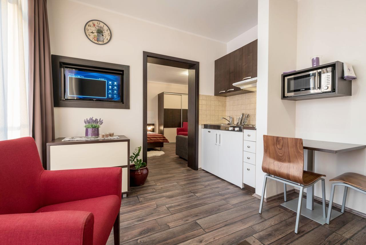Apartman Mirka - Hotel Luka เบเชนยอวา ภายนอก รูปภาพ