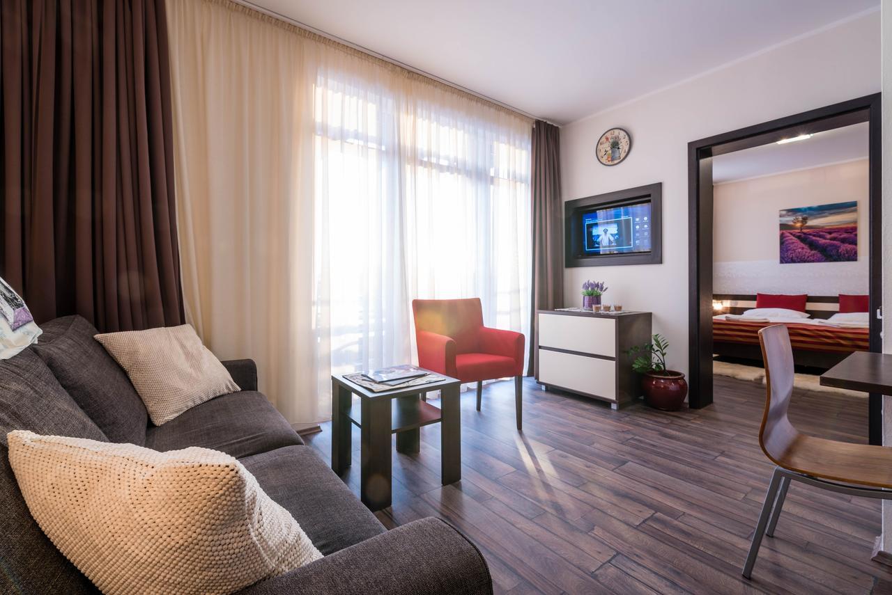 Apartman Mirka - Hotel Luka เบเชนยอวา ภายนอก รูปภาพ