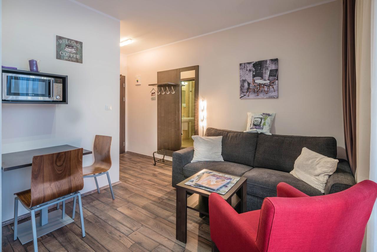 Apartman Mirka - Hotel Luka เบเชนยอวา ภายนอก รูปภาพ